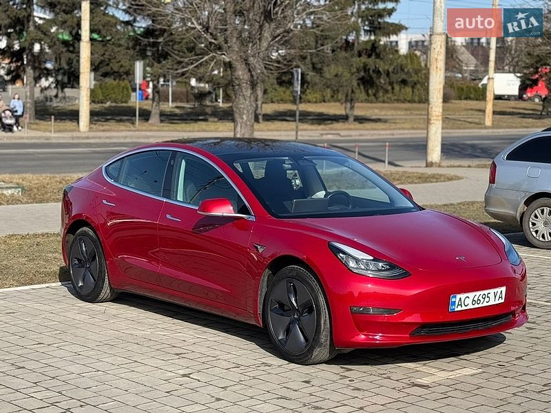 Седан Tesla Model 3 2019 в Луцке