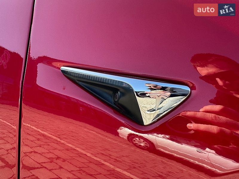 Седан Tesla Model 3 2019 в Луцке