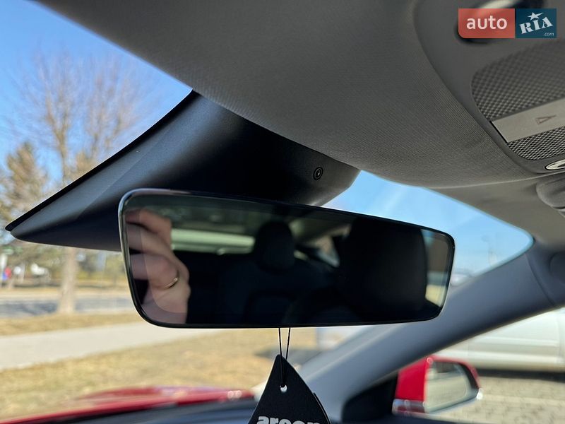 Седан Tesla Model 3 2019 в Луцке