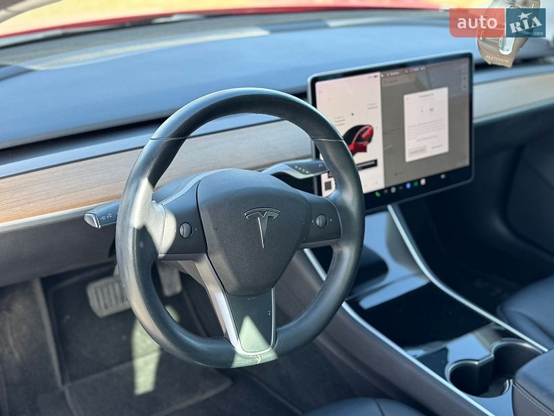 Седан Tesla Model 3 2019 в Луцке