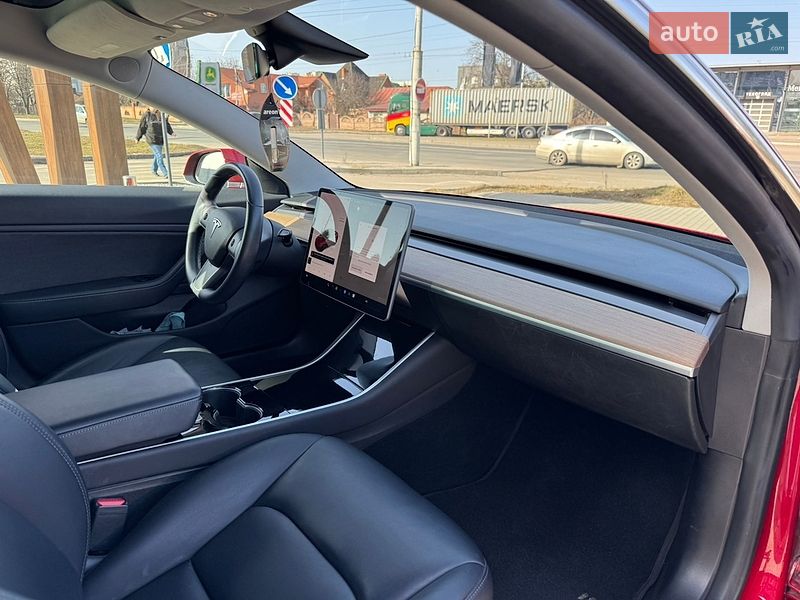 Седан Tesla Model 3 2019 в Луцке
