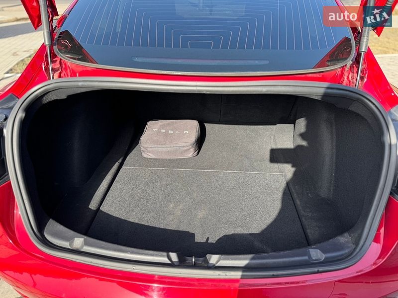 Седан Tesla Model 3 2019 в Луцке