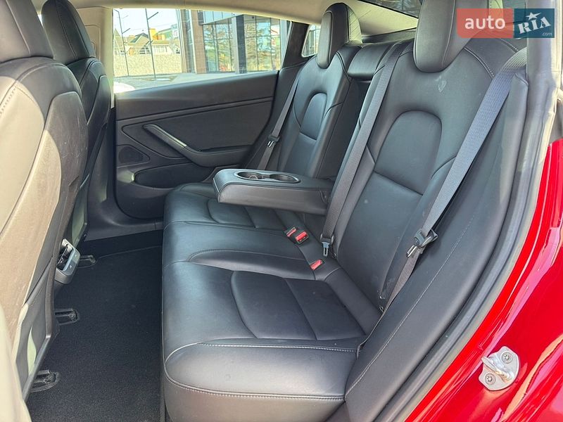 Седан Tesla Model 3 2019 в Луцке