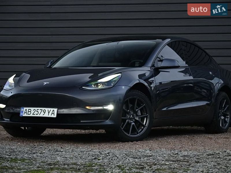 Седан Tesla Model 3 2021 в Виннице