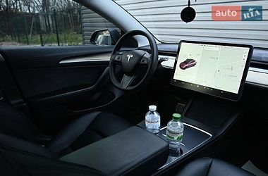 Седан Tesla Model 3 2021 в Виннице