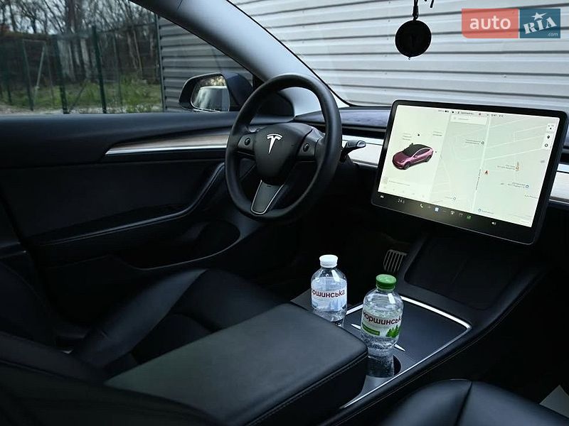 Седан Tesla Model 3 2021 в Виннице