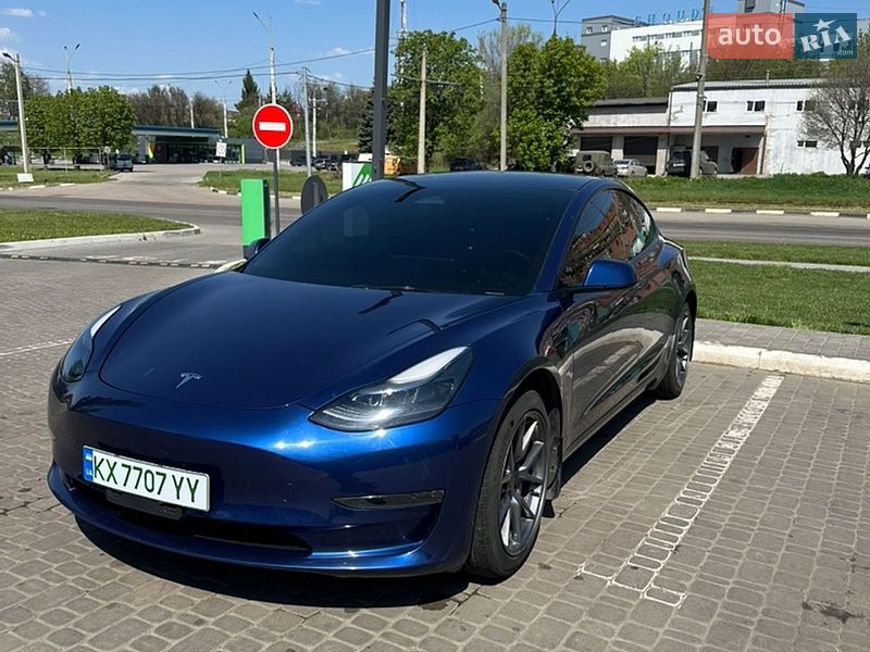 Седан Tesla Model 3 2023 в Харкові