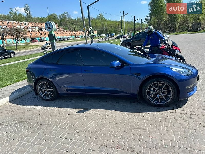 Седан Tesla Model 3 2023 в Харкові