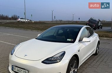 Седан Tesla Model 3 2019 в Львові