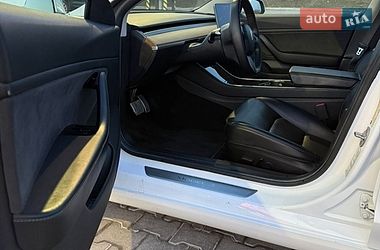 Седан Tesla Model 3 2019 в Львові