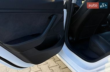 Седан Tesla Model 3 2019 в Львові