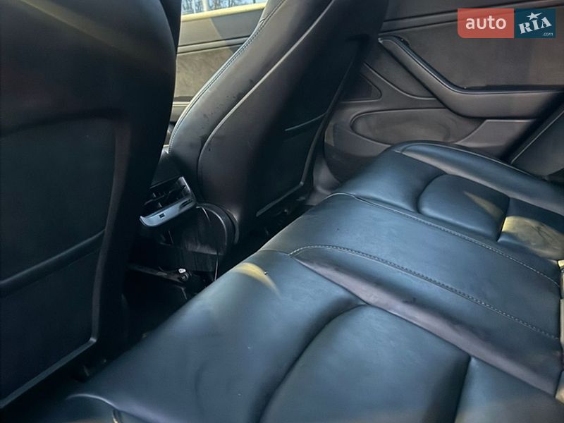 Седан Tesla Model 3 2019 в Львові