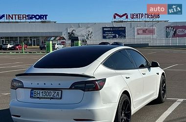 Седан Tesla Model 3 2017 в Одесі
