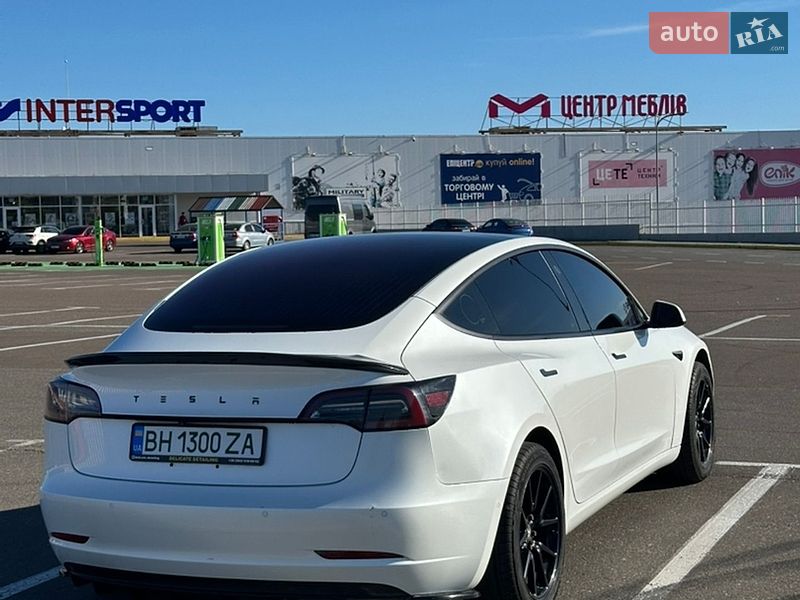 Седан Tesla Model 3 2017 в Одесі