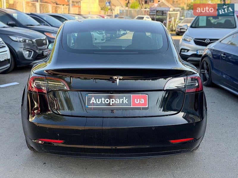 Седан Tesla Model 3 2018 в Вінниці