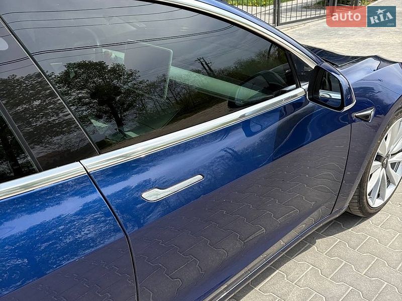 Седан Tesla Model 3 2018 в Києві
