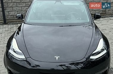 Седан Tesla Model 3 2019 в Дубні