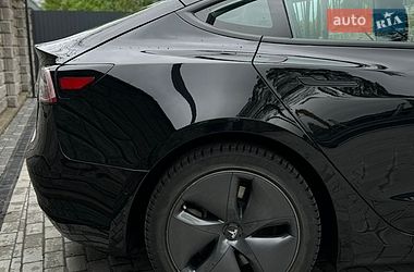 Седан Tesla Model 3 2019 в Дубні