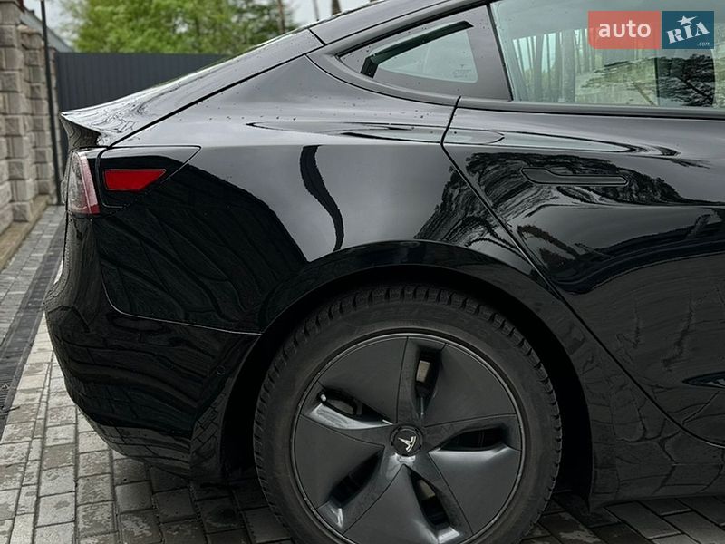 Седан Tesla Model 3 2019 в Дубні
