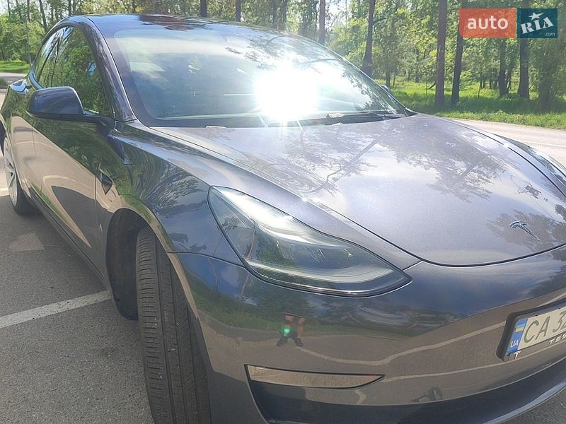 Седан Tesla Model 3 2022 в Черкасах