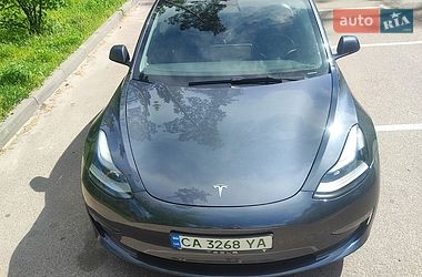 Седан Tesla Model 3 2022 в Черкасах