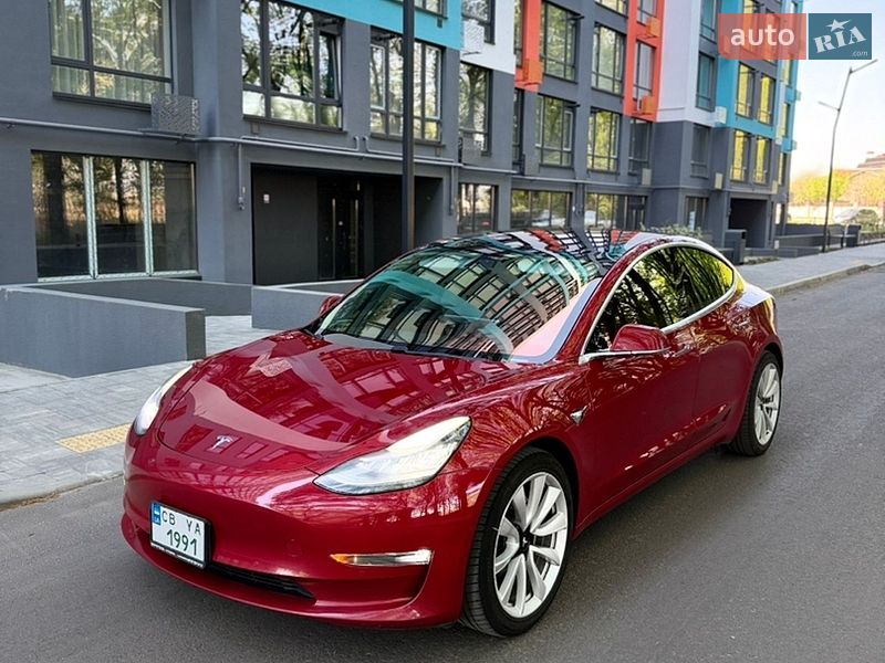 Седан Tesla Model 3 2018 в Чернігові