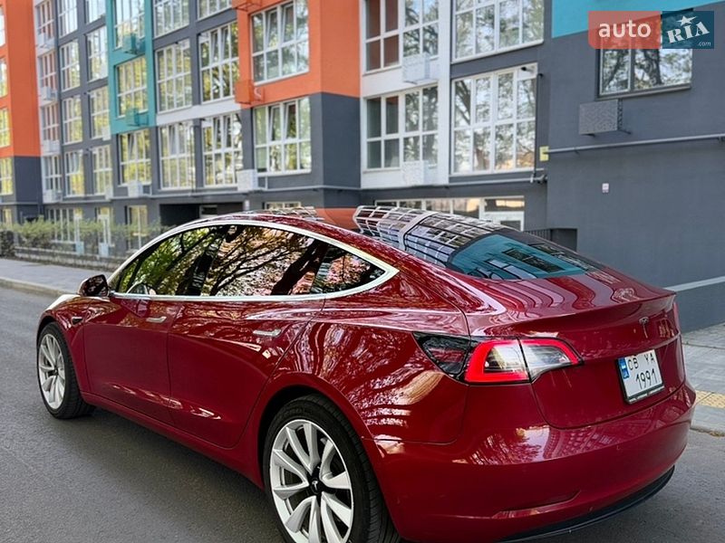 Седан Tesla Model 3 2018 в Чернігові