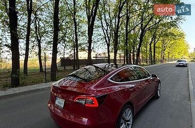 Седан Tesla Model 3 2018 в Чернігові