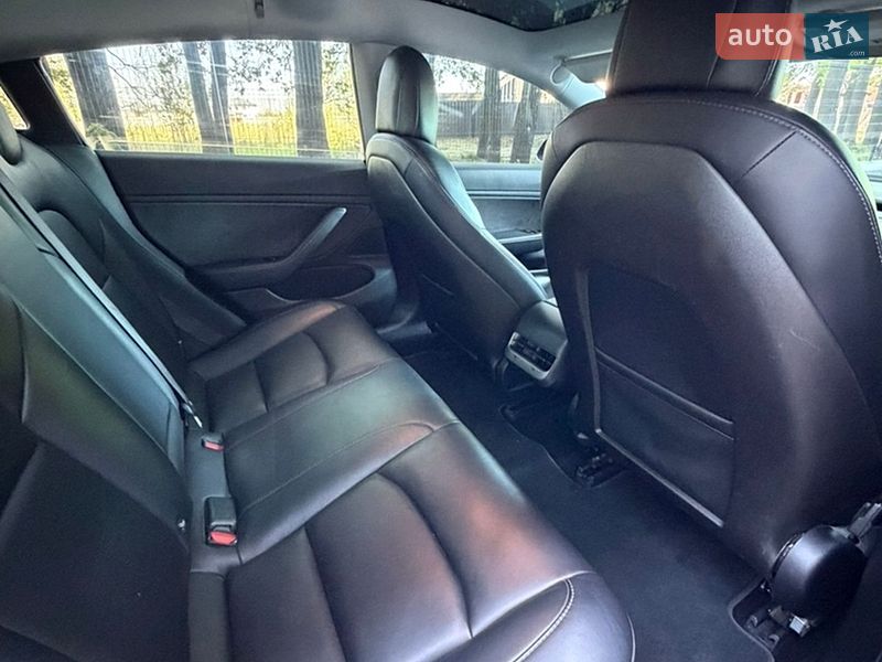 Седан Tesla Model 3 2018 в Чернігові