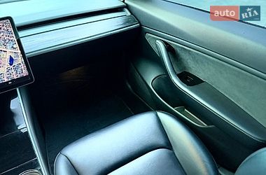 Седан Tesla Model 3 2018 в Чернігові
