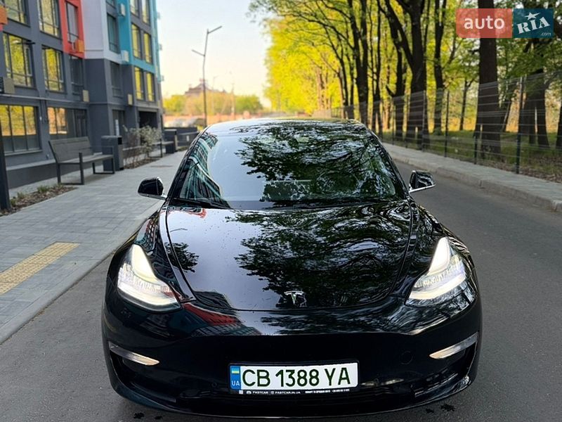 Седан Tesla Model 3 2019 в Чернігові