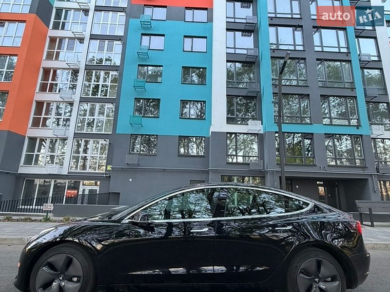 Седан Tesla Model 3 2019 в Чернігові
