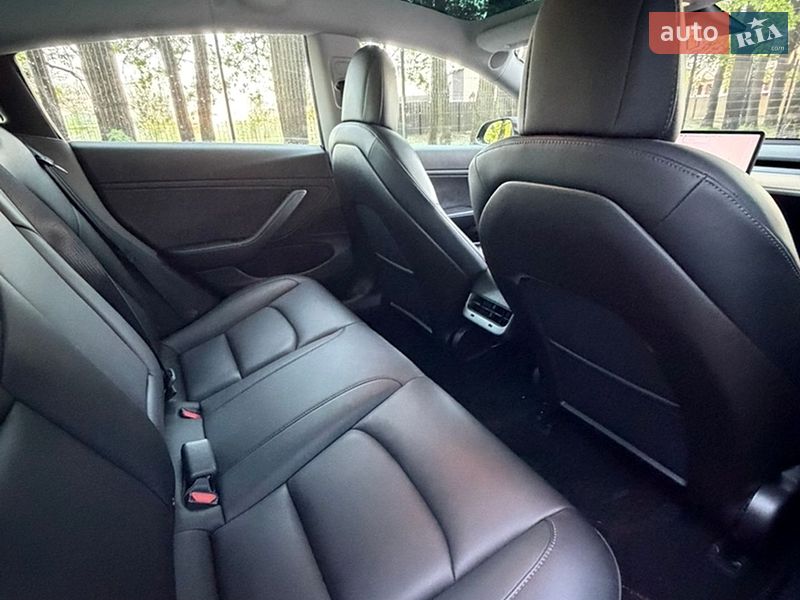 Седан Tesla Model 3 2019 в Чернігові