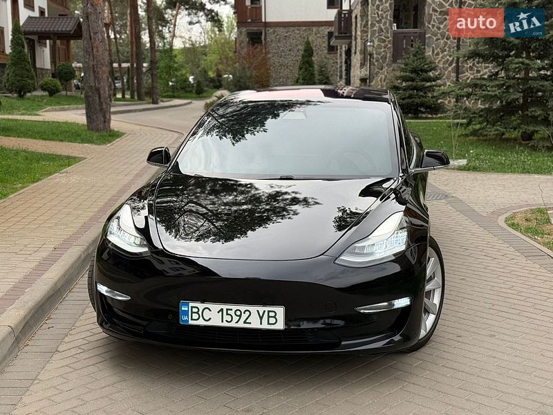Седан Tesla Model 3 2019 в Киеве