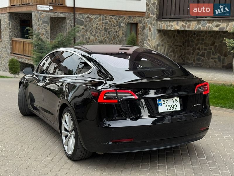Седан Tesla Model 3 2019 в Киеве