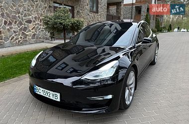 Седан Tesla Model 3 2019 в Киеве