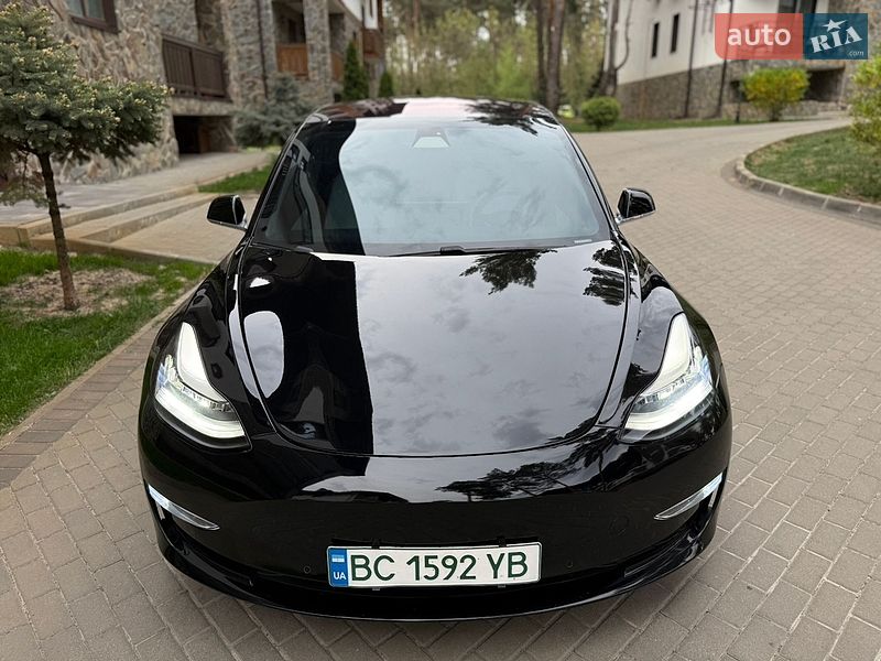 Седан Tesla Model 3 2019 в Киеве