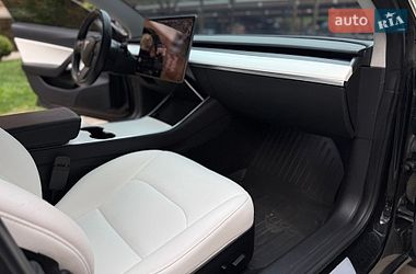 Седан Tesla Model 3 2019 в Киеве