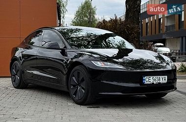 Седан Tesla Model 3 2024 в Черновцах
