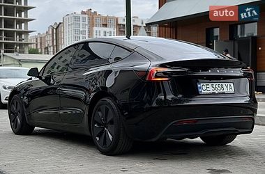 Седан Tesla Model 3 2024 в Черновцах