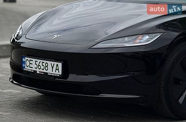 Седан Tesla Model 3 2024 в Черновцах