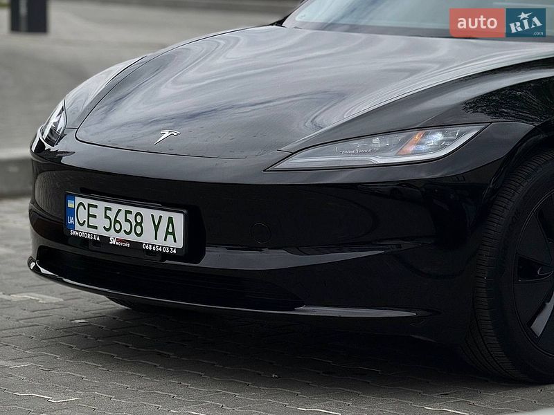 Седан Tesla Model 3 2024 в Черновцах