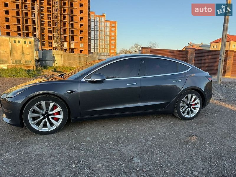 Седан Tesla Model 3 2018 в Дрогобыче