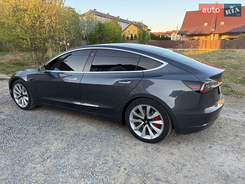 Седан Tesla Model 3 2018 в Дрогобыче