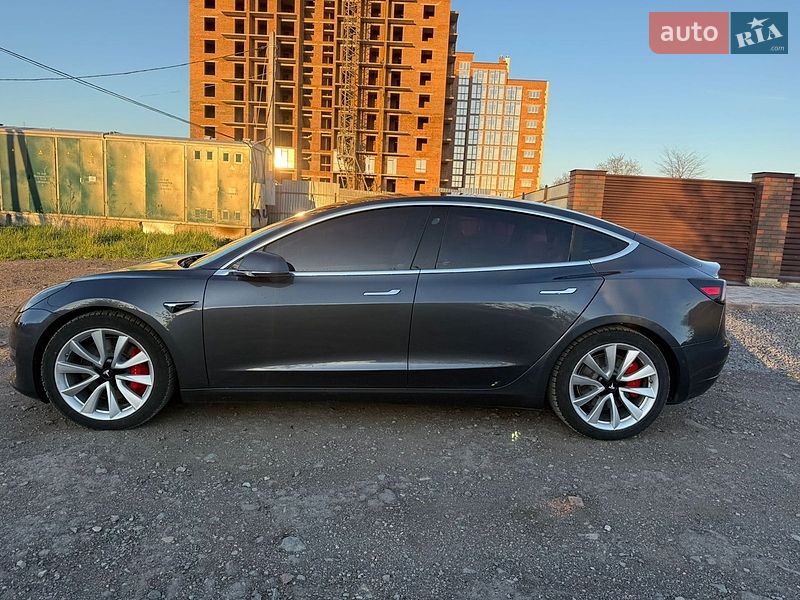 Седан Tesla Model 3 2018 в Дрогобыче
