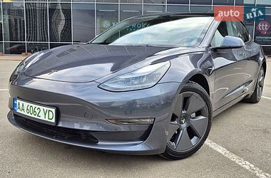 Седан Tesla Model 3 2022 в Киеве