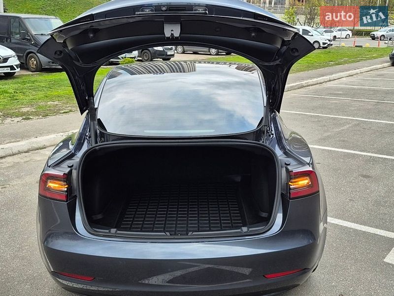 Седан Tesla Model 3 2022 в Киеве