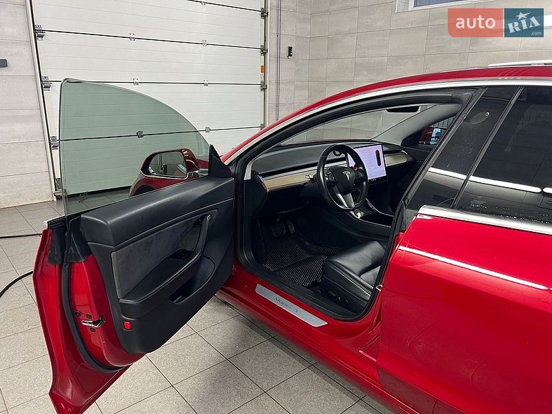 Седан Tesla Model 3 2018 в Гребенках