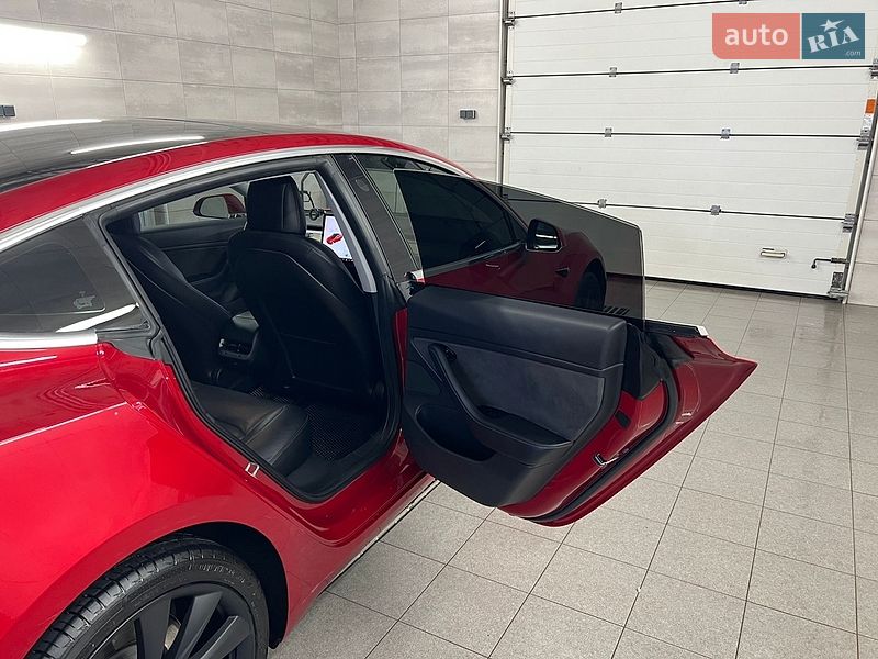 Седан Tesla Model 3 2018 в Гребенках