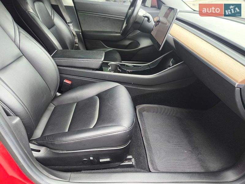 Седан Tesla Model 3 2018 в Киеве